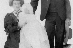 Los abuelos de Juan José García con su madre Candelas